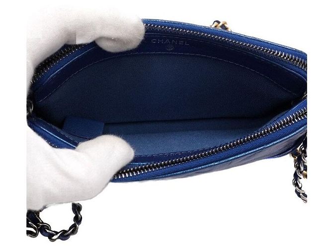 Chanel Borsa Gabrielle Mini Blue con catena dorata, a spalla e crossbody - vista 5