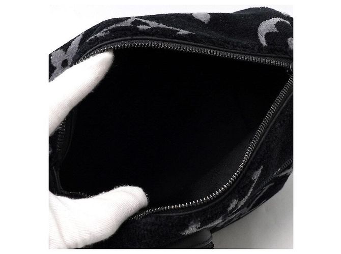 Louis Vuitton Borsa a tracolla da uomo Keepall Bandoulière in shearling nero Monogram - vista 5