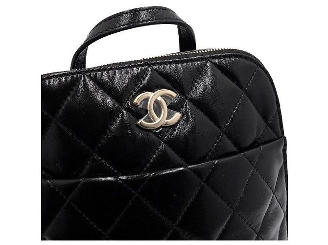 Chanel Zaino da donna in vernice nera trapuntata con CC dorati Nero - vista 9