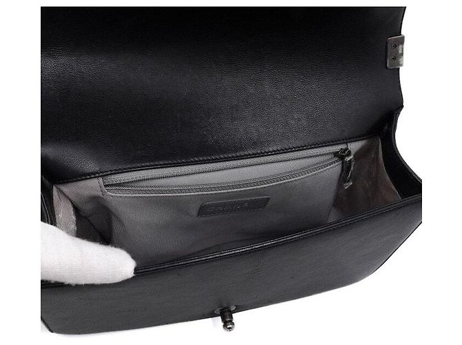 Chanel Borsa a tracolla Boy Large Flap in pelle caviale matelassé nera Nero - vista 5