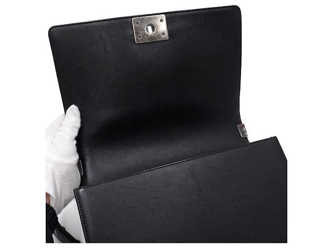 Chanel Borsa a tracolla Boy Large Flap in pelle caviale matelassé nera Nero - vista 6