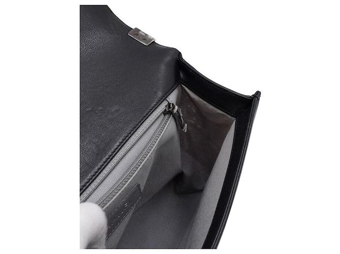 Chanel Borsa a tracolla Boy Large Flap in pelle caviale matelassé nera Nero - vista 7