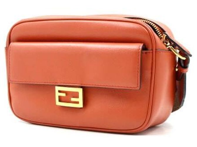 Fendi Mini Baguette Borsa Camera con Logo Dorato a Tracolla - vista 2