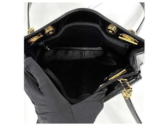 Chanel Borsa a Tracolla in Vernice con Catena Nera Nero - vista 12