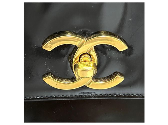 Chanel Borsa a Tracolla in Vernice con Catena Nera Nero - vista 6