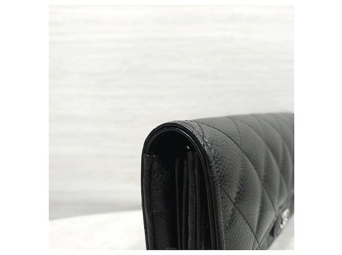 Chanel Cartera larga Classic Flap con botón a presión Caviar Black Silver Hardware - vista 4