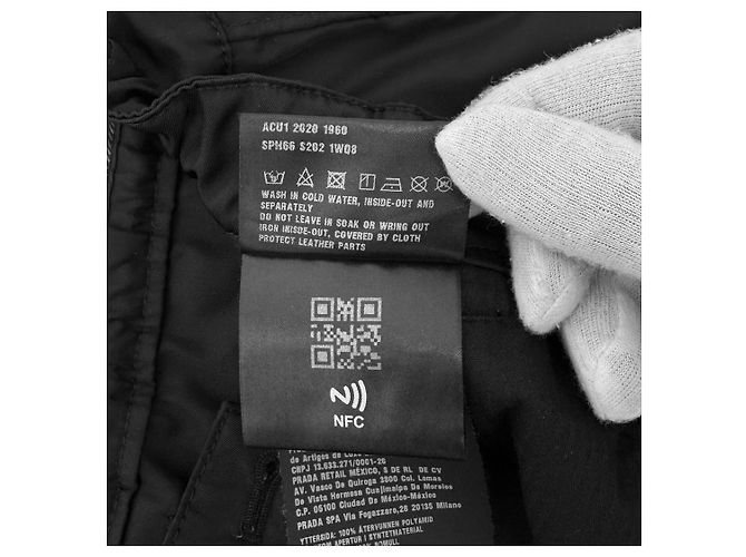 Prada Pantaloni uomo in Re-Nylon con logo triangolare Nero - vista 11