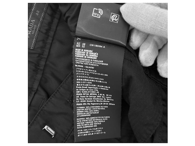 Prada Pantaloni uomo in Re-Nylon con logo triangolare Nero - vista 12