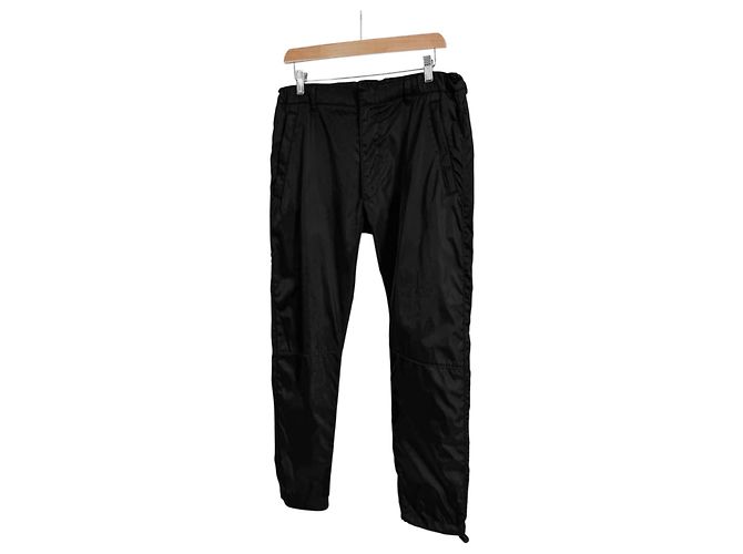 Prada Pantaloni uomo in Re-Nylon con logo triangolare Nero - vista 2