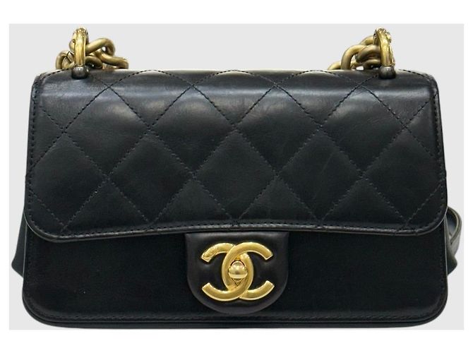 Chanel Bolsa de aba acolchoada com corrente dourada Series Preto - vista 2