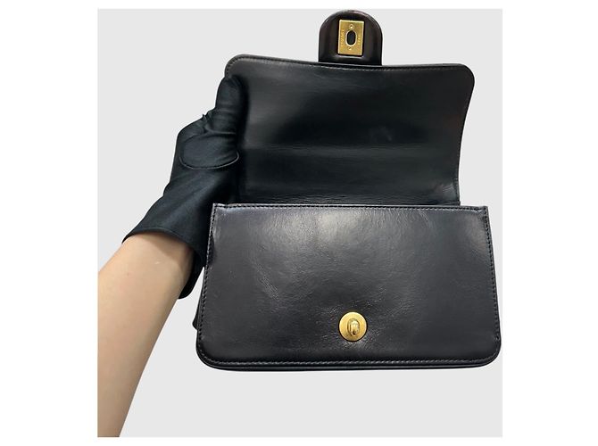 Chanel Bolsa de aba acolchoada com corrente dourada Series Preto - vista 6