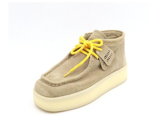 Miu Miu Botas Desert de cuña en ante lavado para mujer Dorado - vista 2