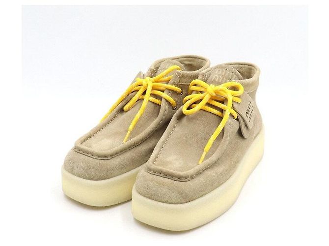 Miu Miu Botas Desert de cuña en ante lavado para mujer Dorado - vista 3