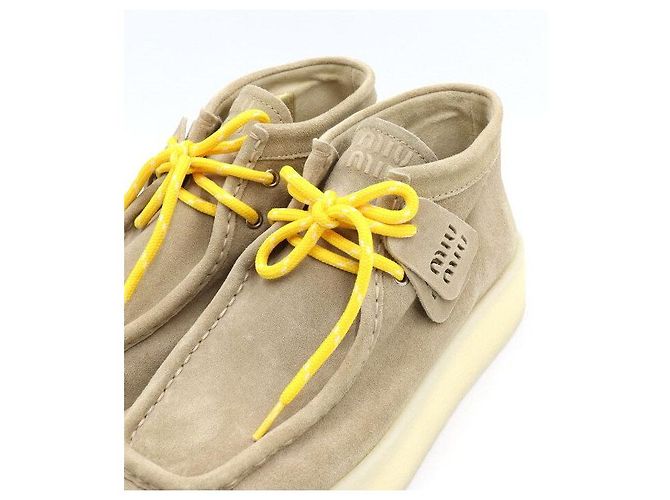 Miu Miu Botas Desert de cuña en ante lavado para mujer Dorado - vista 5