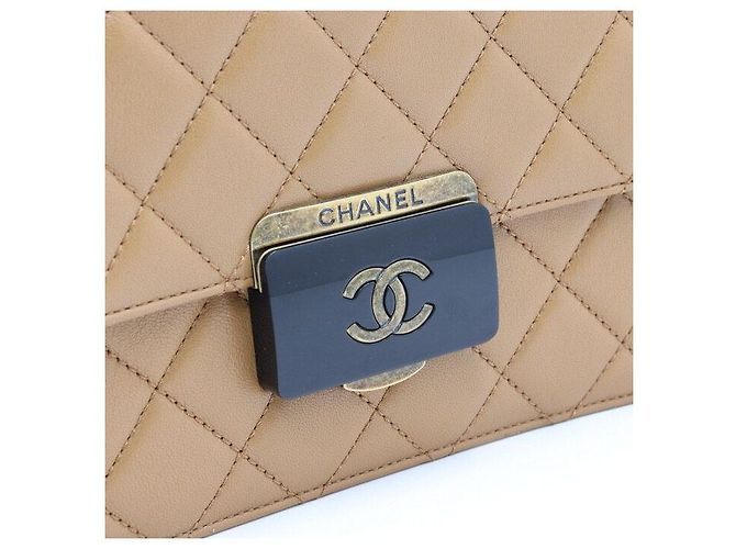 Chanel Borsa a tracolla e borsa a spalla Beauty Lock con grande patta e catena - vista 3