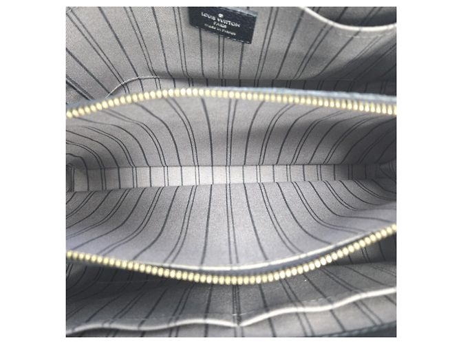 Louis Vuitton Borsa a tracolla Montaigne MM Empreinte Nera Nero - vista 15