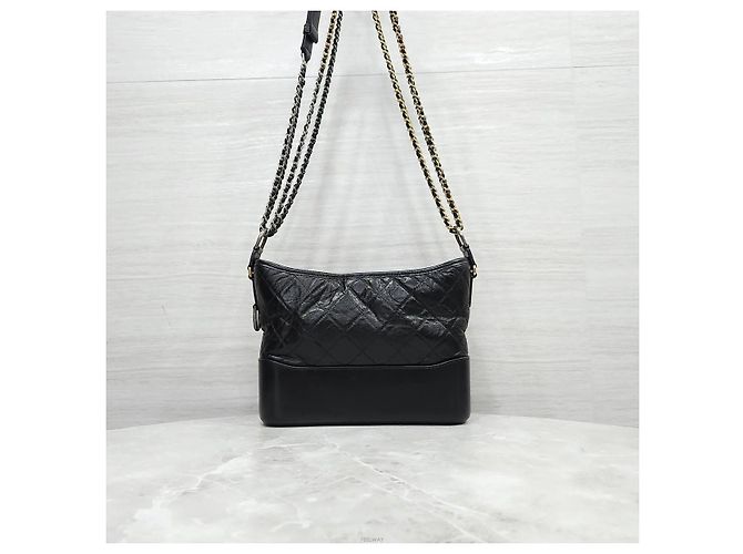 Chanel Bolsa Gabrielle Hobo Small Preta com ferragens douradas Preto - vista 3