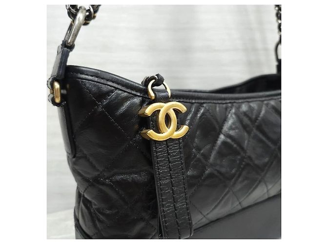 Chanel Bolsa Gabrielle Hobo Small Preta com ferragens douradas Preto - vista 4