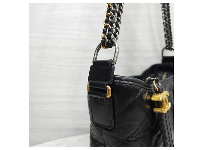 Chanel Bolsa Gabrielle Hobo Small Preta com ferragens douradas Preto - vista 5