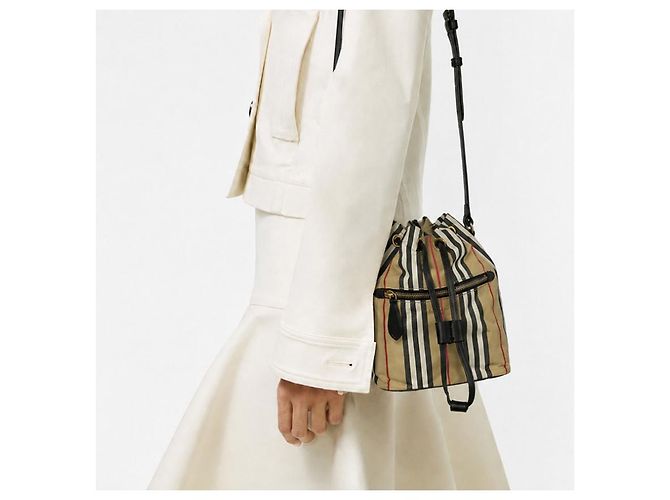Burberry Borsa a Secchiello in Nylon Icon Archive Beige - vista 13
