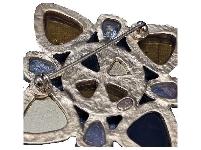 Chanel Spilla Camelia in oro mai utilizzata Multicolore - vista 5