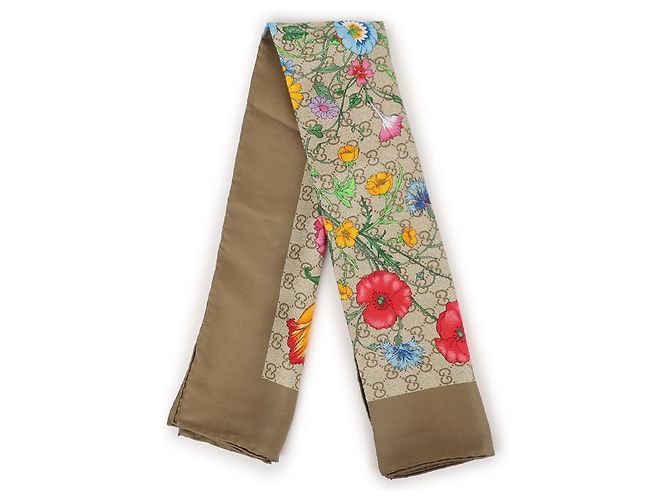 Gucci Lenço Quadrado em Twill de Seda com Estampa GG Marrom - vista 4