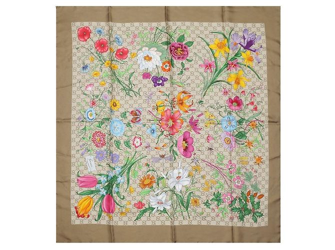Gucci Lenço Quadrado em Twill de Seda com Estampa GG Marrom - vista 5