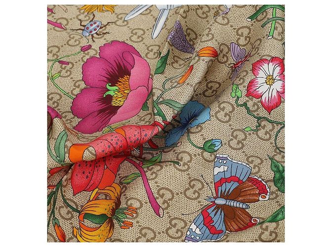 Gucci Lenço Quadrado em Twill de Seda com Estampa GG Marrom - vista 6
