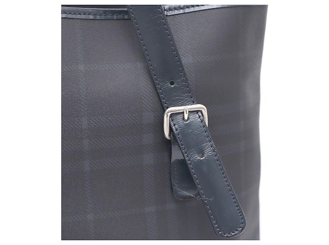 Burberry Borsa Tote e Borsa a Tracolla in PVC Nova Check Blu - vista 6