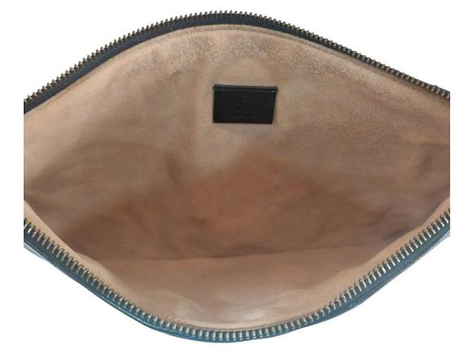 Gucci Pouch in pelle nera con dettagli dorati Clutch Matelassé Nero - vista 3