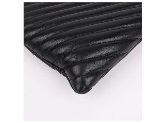Saint Laurent Clutch Bag New Medium in chevron nero e metallo dorato - vista 9