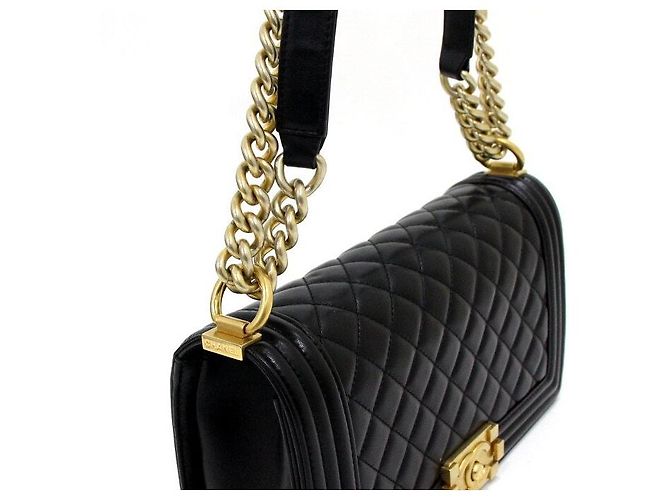 Chanel Borsa a tracolla da donna Boy Medium in lambskin nero con catena dorata - vista 10