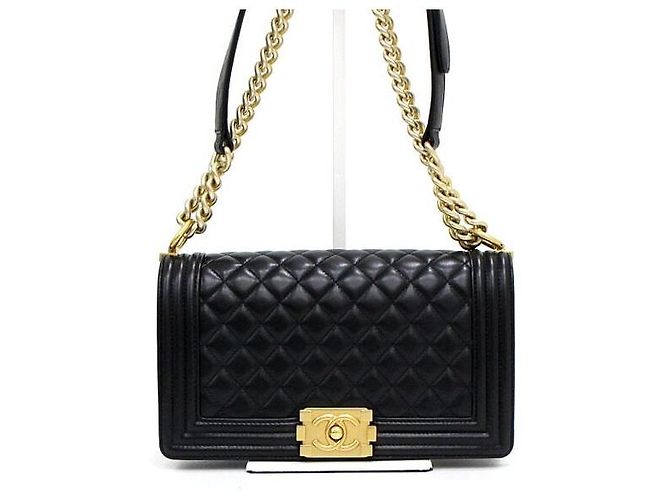 Chanel Borsa a tracolla da donna Boy Medium in lambskin nero con catena dorata - vista 2