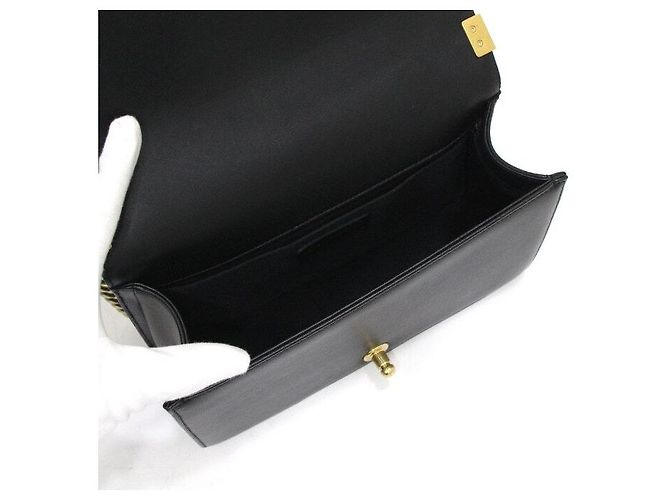 Chanel Borsa a tracolla da donna Boy Medium in lambskin nero con catena dorata - vista 7