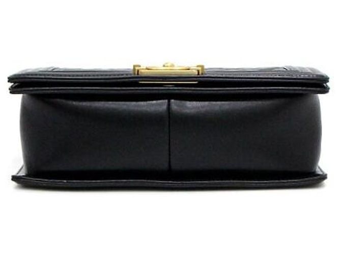 Chanel Borsa a tracolla da donna Boy Medium in lambskin nero con catena dorata - vista 8