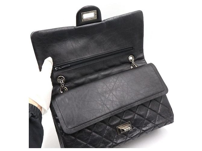Chanel Vintage Schultertasche mit Klappe und silberner Kette Schwarz - Ansicht 6