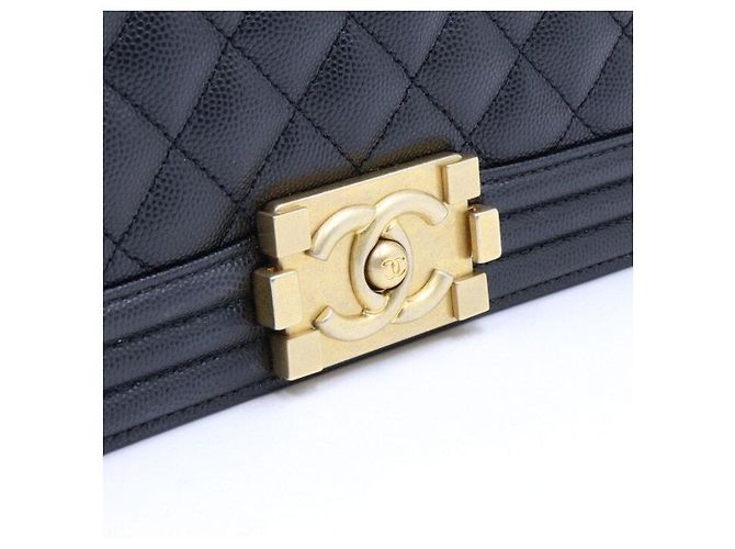 Chanel Bolso de hombro Boy Caviar Medium Flap con cadena dorada Negro - vista 4