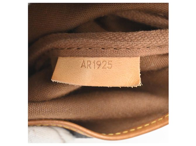 Louis Vuitton Saumur Monogram 30 Marrone - vista 6
