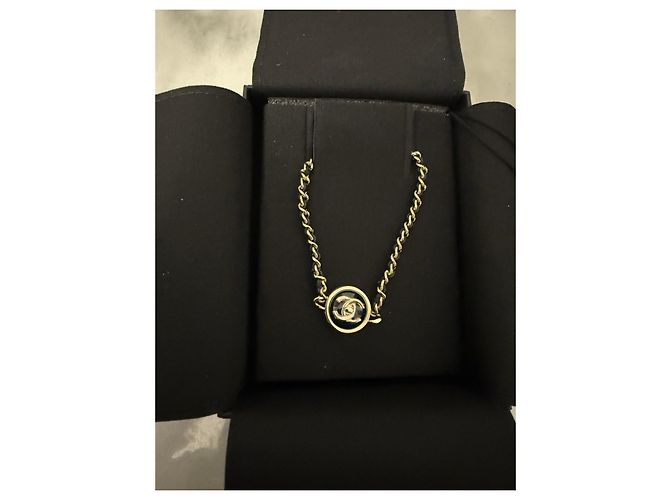 Collana Choker Chanel Logo CC Dorata e Nera Nero Gold hardware - vista 4