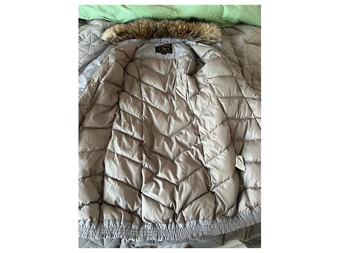 Abrigo de plumón gris para mujer Woolrich con cuello de piel - vista 2