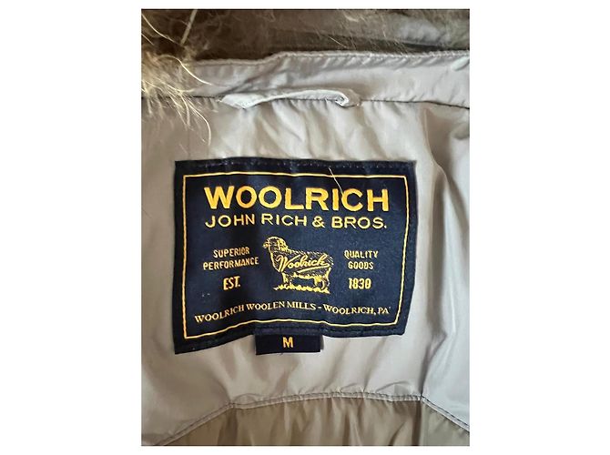 Abrigo de plumón gris para mujer Woolrich con cuello de piel - vista 3