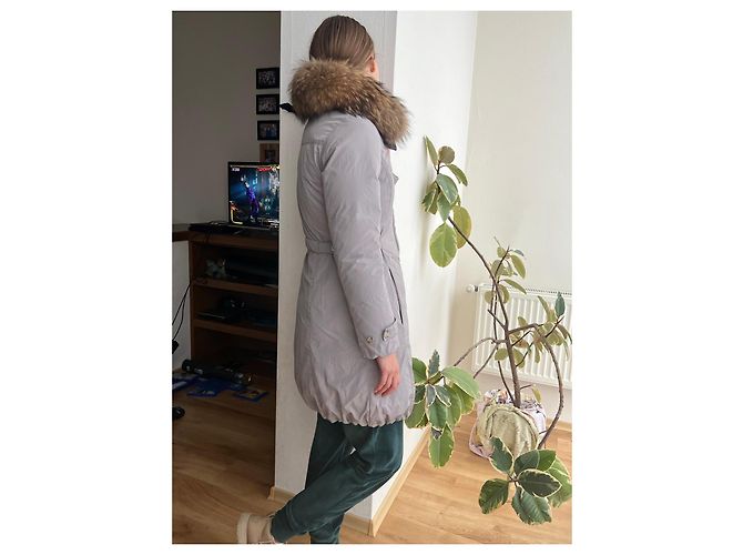 Abrigo de plumón gris para mujer Woolrich con cuello de piel - vista 9