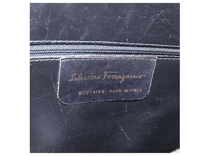 Borsa a tracolla Salvatore Ferragamo Gancini in pelle nera e oro Auth 196817 Nero D'oro - vista 17
