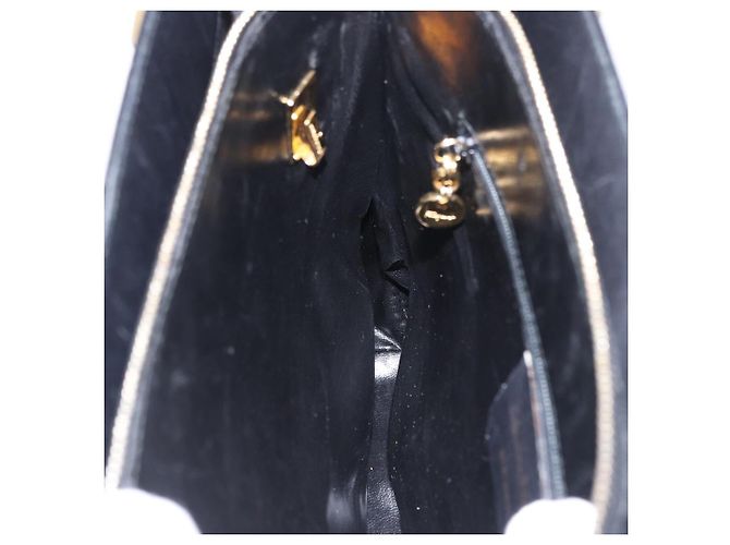 Borsa a tracolla Salvatore Ferragamo Gancini in pelle nera e oro Auth 196817 Nero D'oro - vista 20
