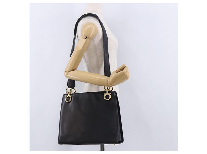 Borsa a tracolla Salvatore Ferragamo Gancini in pelle nera e oro Auth 196817 Nero D'oro - vista 24