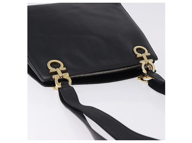 Borsa a tracolla Salvatore Ferragamo Gancini in pelle nera e oro Auth 196817 Nero D'oro - vista 7