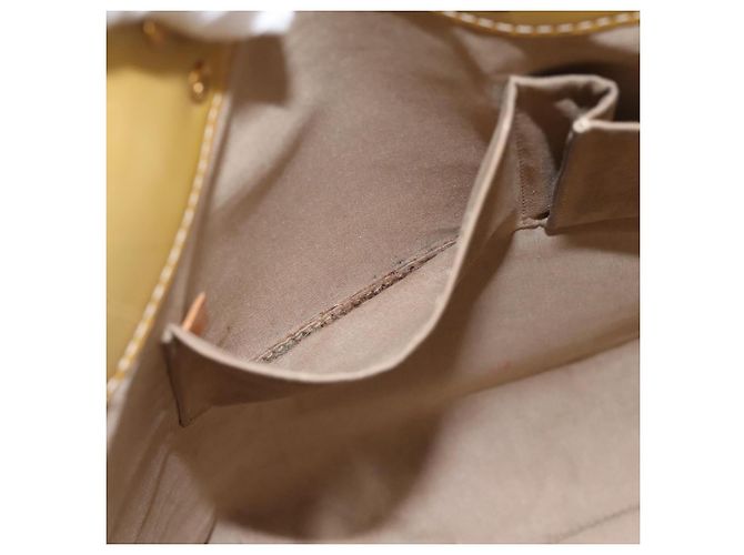 Borsa a mano LOUIS VUITTON Monogram Vernis Reade MM Beige M91141 LV Auth 195729 - vista 19