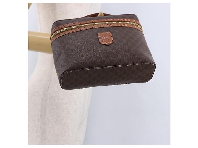 Céline Necessaire CELINE Macadam Canvas PVC Leather Brown Gold Auth 195699A Marrom Dourado - vista 21
