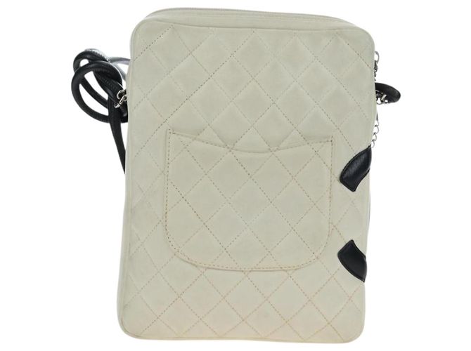 Borsa CHANEL COCO Mark Matelasse Cambon Line in pelle bianca CC Auth 194709M Bianco - vista 3