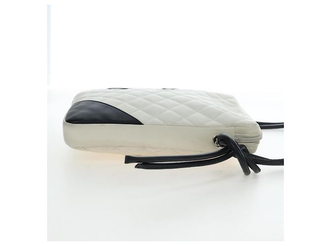 Borsa CHANEL COCO Mark Matelasse Cambon Line in pelle bianca CC Auth 194709M Bianco - vista 5